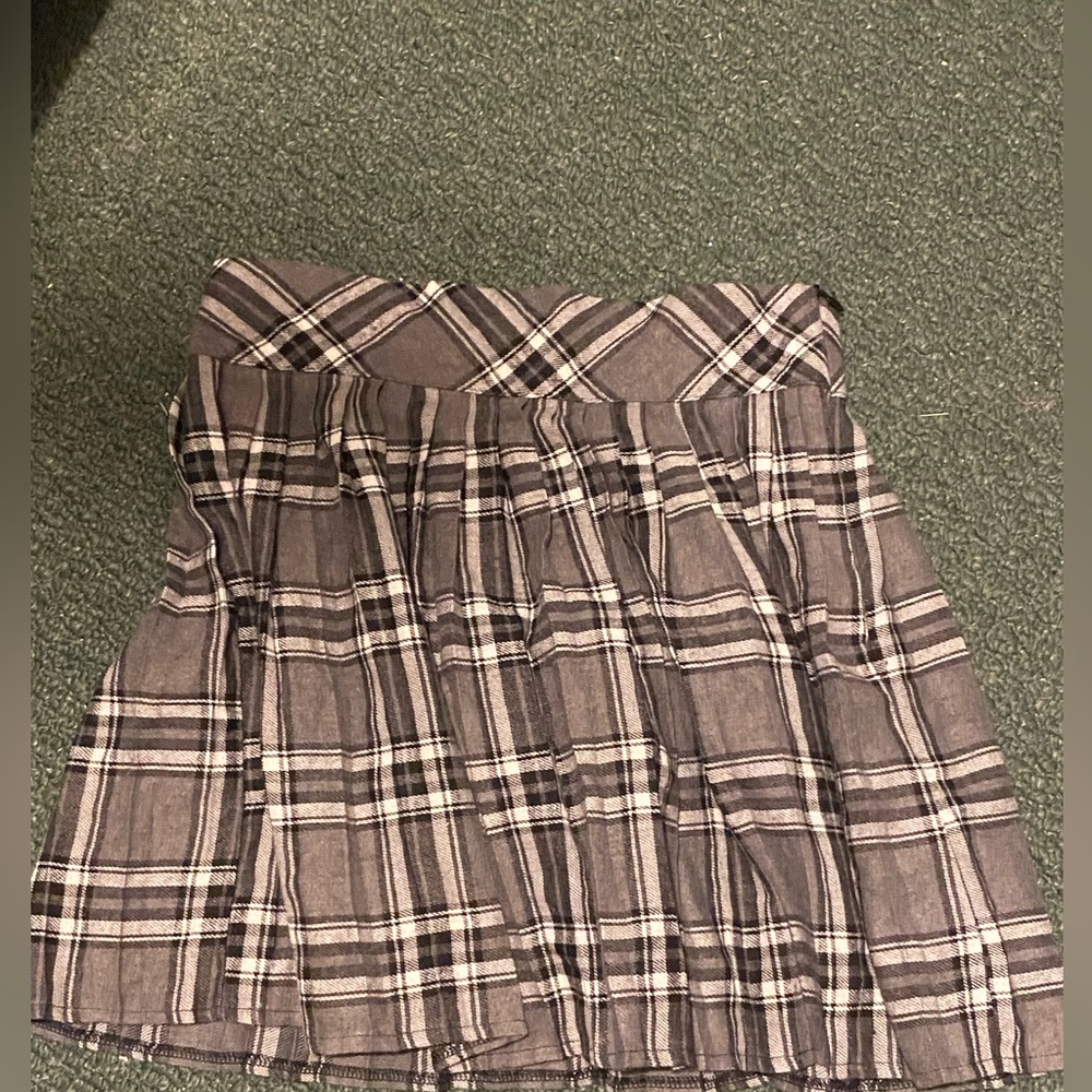 Grey plaid skirt